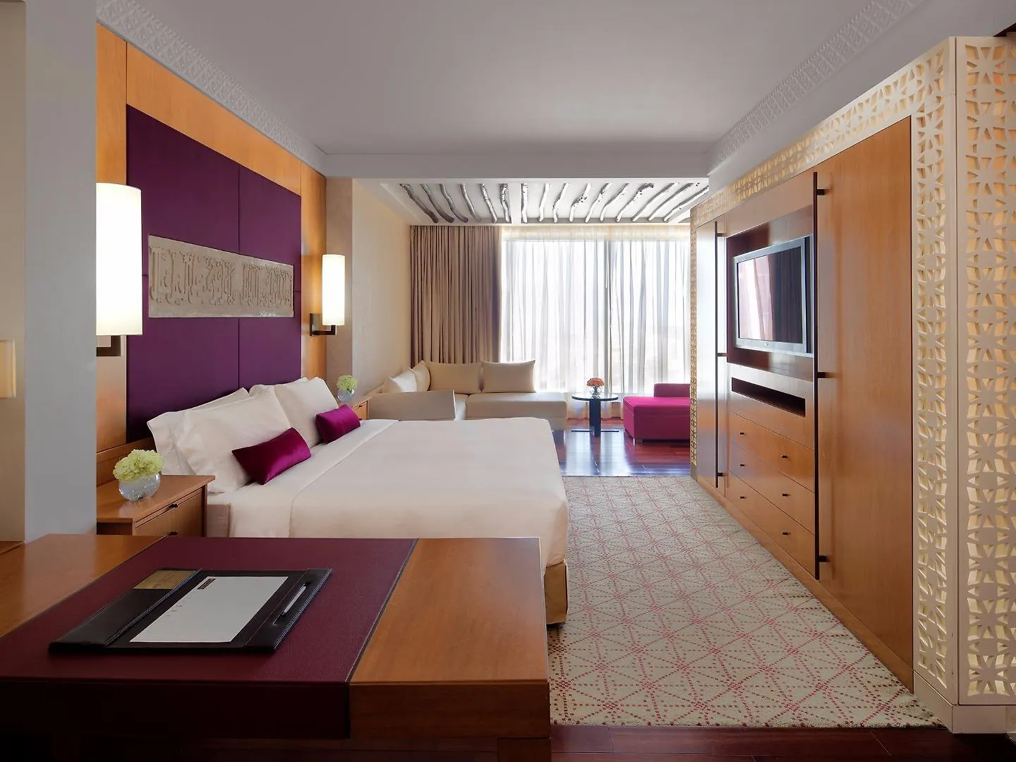 Hotel The H Dubai 5*,